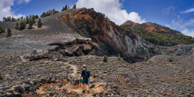 Wanderweg Vulkanlandschaft Wanderer Steine