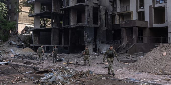 Zerbombte Wohnhäuser im Ukraine-Krieg. Ukraine-Krieg