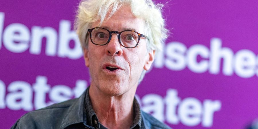 Der Schlagzeuger und Komponist Stewart Copeland hat mit dem Altern keine Probleme.