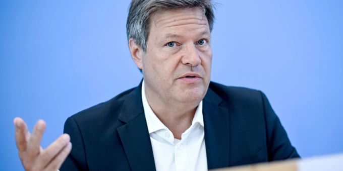 Robert Habeck hält sich an das, was sein Ministerium empfiehlt. Robert Habeck hält sich an das, was sein Ministerium empfiehlt.