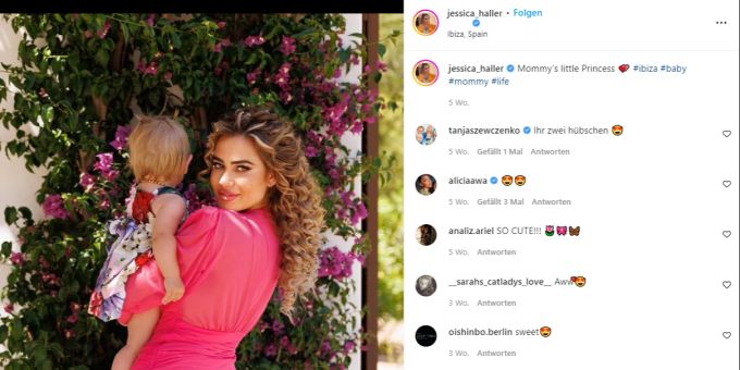Jessica Haller posiert mit ihrer Tochter. jessica haller