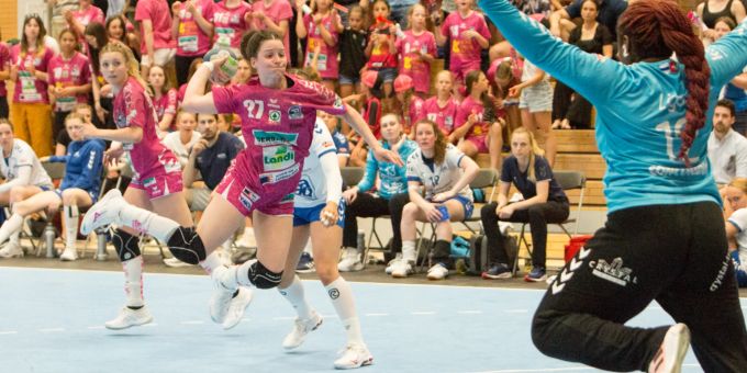 Catherine Csebits skorte zweimal für die Spono Eagles. Frauenhandball Spono Eagles