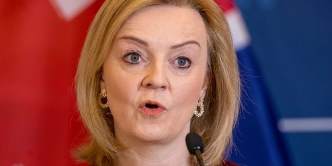 Grossbritanniens Aussenministerin Liz Truss während einer Pressekonferenz in Vilnius. Grossbritanniens Aussenministerin Liz Truss während einer Pressekonferenz in Vilnius.