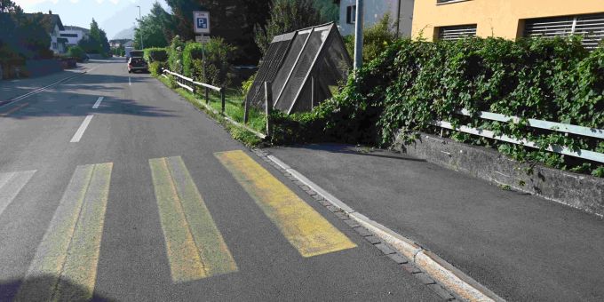 Mels SG: Fahrunfähig in Zaun geprallt. Mels SG