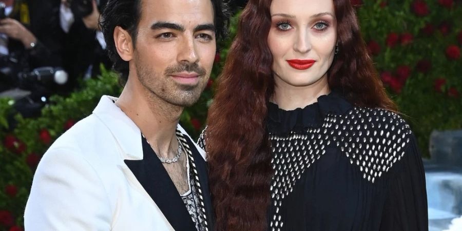 Joe Jonas freut sich auf sein zweites Baby mit Sophie Turner.