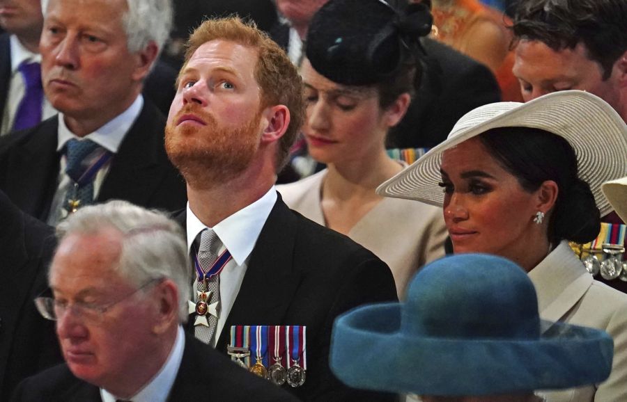 Prinz Harry und Herzogin Meghan zeigen sich mit den andren Royals.