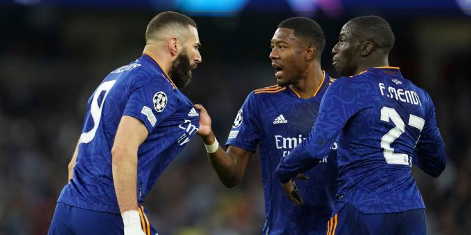 Gibt sich vor dem Champions-League-Finale selbstbewusst: Real Madrids David Alaba (M). Jon Super/AP/dpa/Archivbild Alaba
