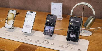 Apple Store Verkaufstisch Iphone 15 Serie