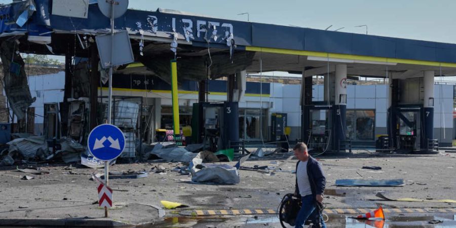 Beschädigte Tankstelle nach einem russischen Drohnenangriff in Kiew. Foto: Efrem Lukatsky/AP/dpa/Archivbild