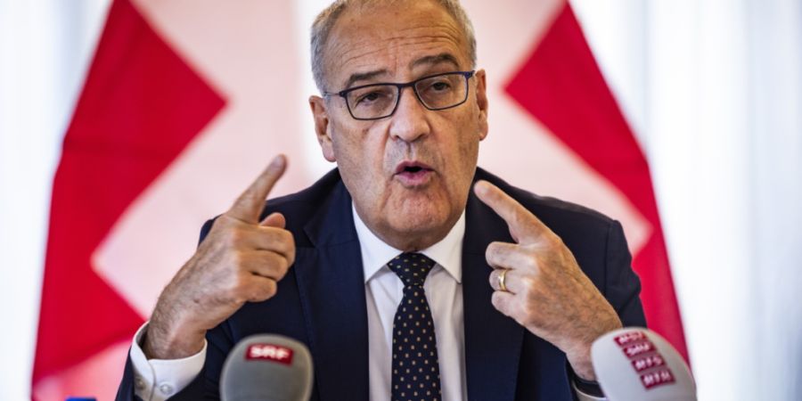 «Ein historischer Schritt in Richtung Final»: Bundespräsident Guy Parmelin gratuliert der Nati zum Sieg gegen Kolumbien. (Archivbild)