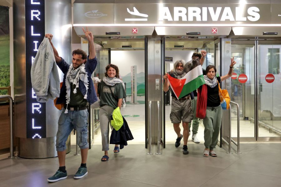 Auch in anderen Ländern wurden die Rückkehrer herzlich empfangen. Auf dem Bild: Die Ankunft der italienischen Rückkehrer.