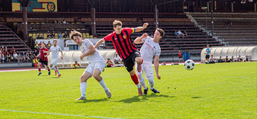 Stieger (Bern) beschäftigt die Interlakner Verteidiger.