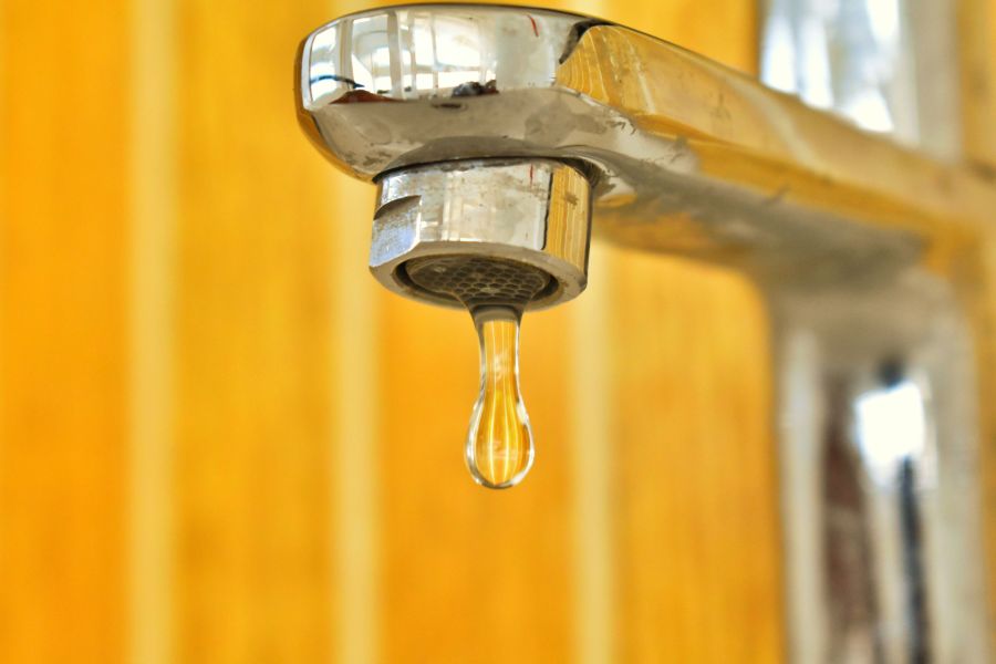 Grund ist die Wasserknappheit. Die Bevölkerung ist zum Wasser sparen aufgerufen.