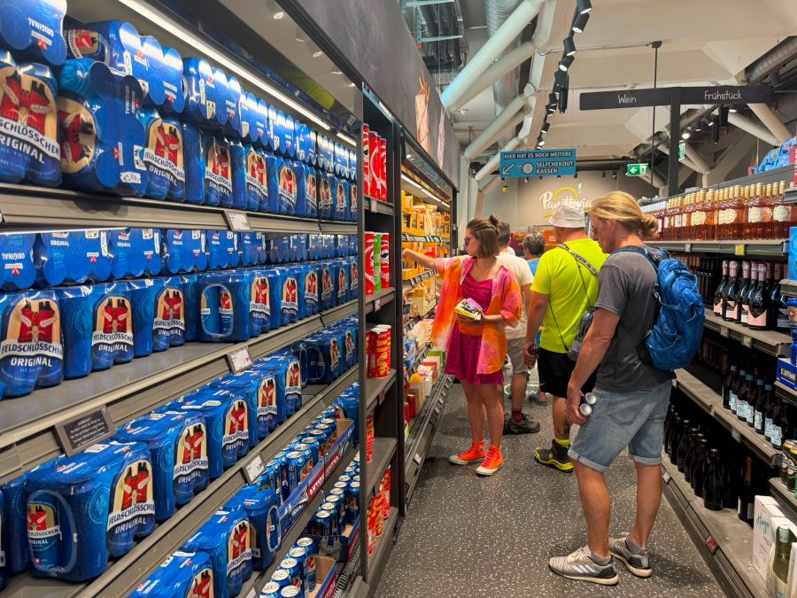Gekühlt gibt es Bier dagegen wie vereinbart nur in Dosen.