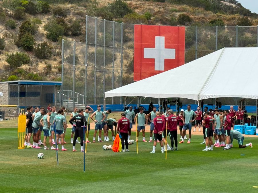 Die Schweizer Nati ist beim Training am Samstag komplett.