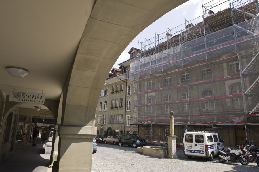 In der Berner Altstadt ist das Ausstellen von Waren auf dem Trottoir für Ladenbesitzer neu eingeschränkt.