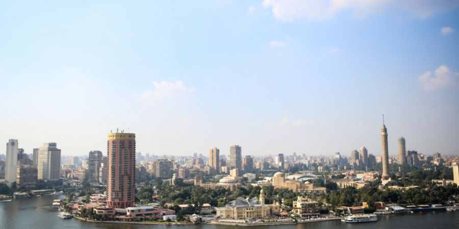 ARCHIV - Blick auf den Cairo Tower (r) und die Oper (M) auf der Insel Gezira, umgeben vom Nil. Foto: Gehad Hamdy/dpa/Symbolbild