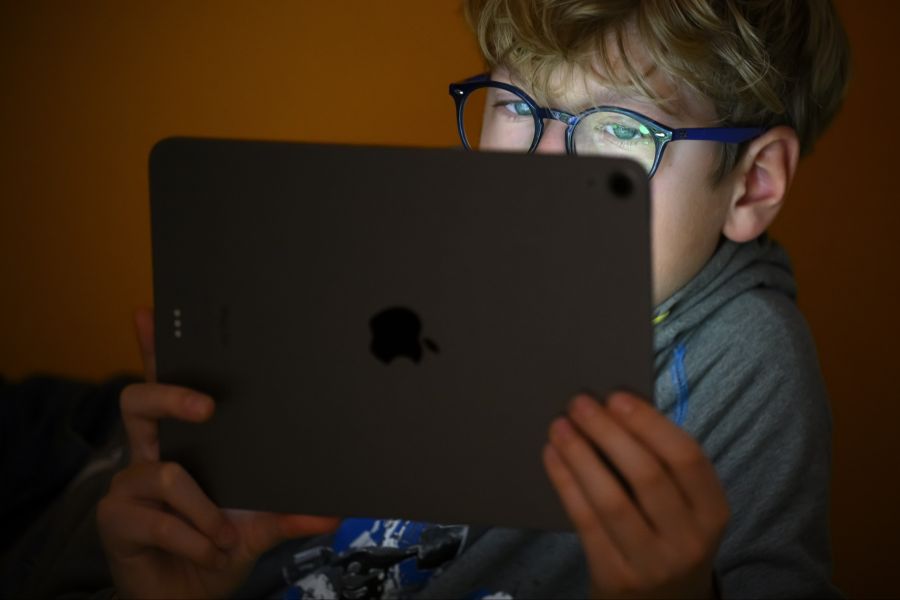 Immer wieder begegnen Teenager Werbung für Online-Casinos im Netz.