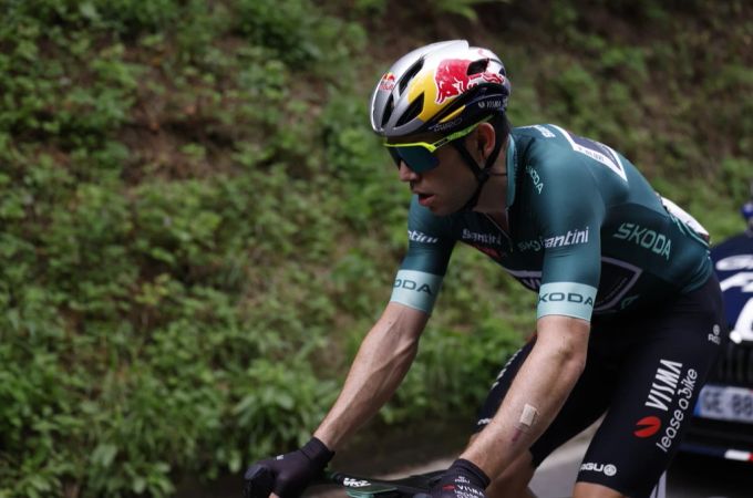Wout van Aert stürzt an de 16. Etappe der Vuelta schwer und muss verletzt aufgeben. Vuelta Wout van Aert