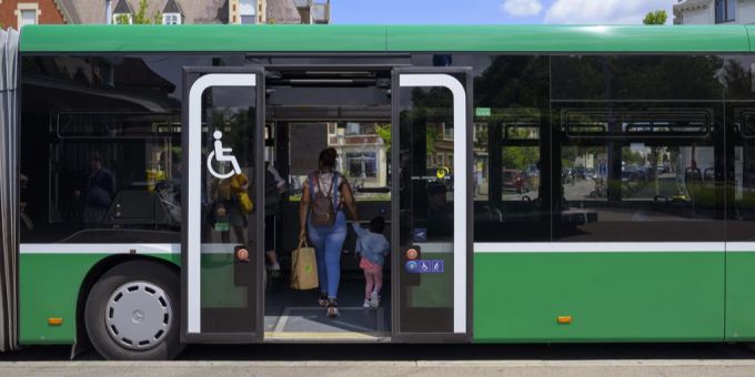 Ein Bus wurde in Basel mit einer hohen Geschwindigkeit geblitzt. (Symbolbild) bus in basel geblitzt