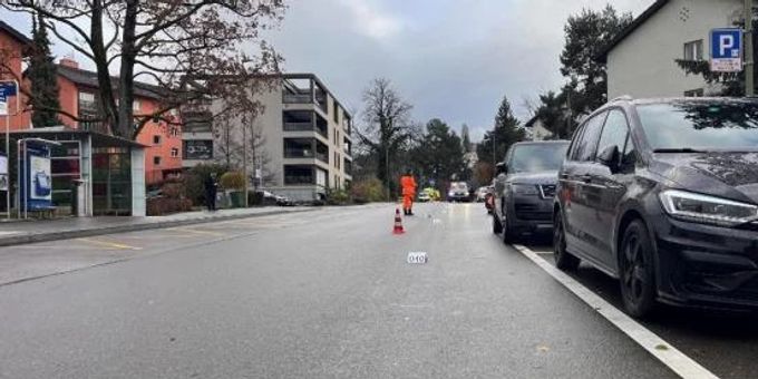 Rüschlikon ZH: Fussgängerin schwer verletzt. Rüschlikon ZH