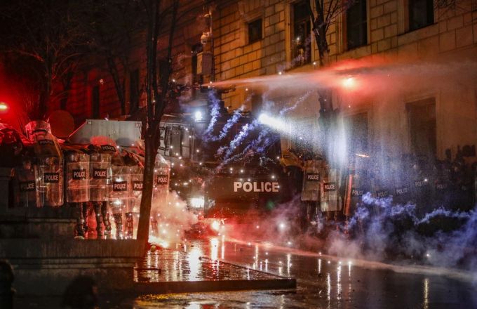 Die Polizei in Georgien geht mit aller Gewalt gegen die Demonstrierenden vor. Demonstration Georgien
