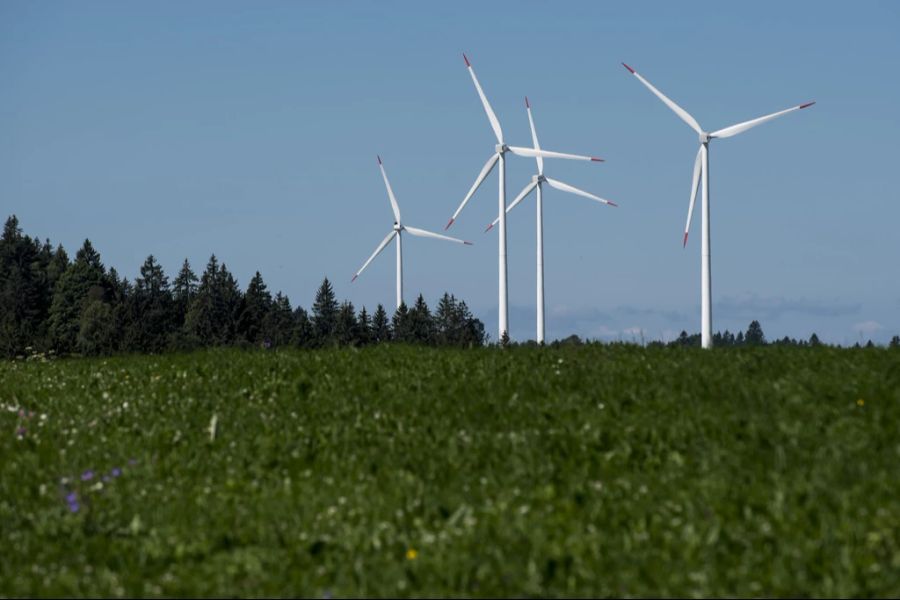 Wird es auf dem Wellenberg bei Thundorf TG nicht geben: Windräder, wie hier im Jura.