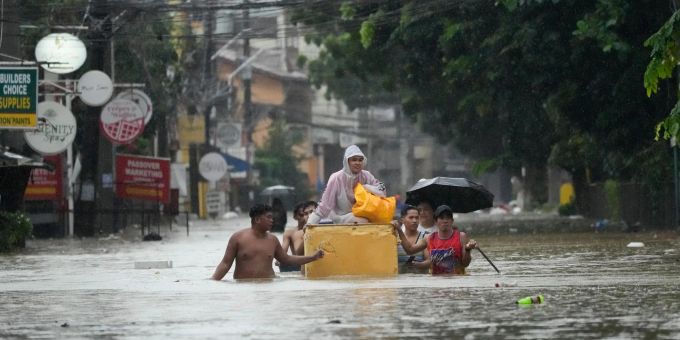 Auf den Philippinen gibt es jedes Jahr etwa 20 Taifune. Auf den Philippinen gibt es jedes Jahr etwa 20 Taifune.
