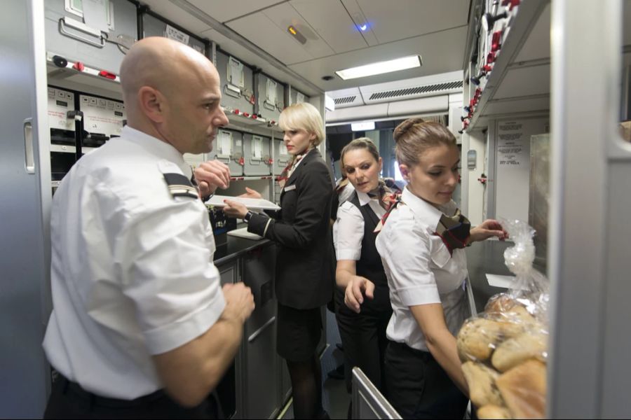 Die Cabin Crew klagt allgemein von Überarbeitung. (Archivbild)