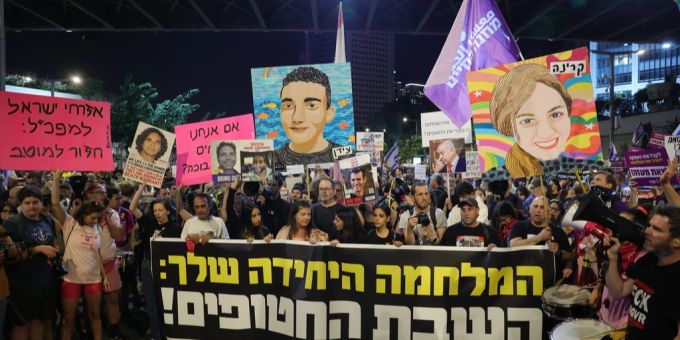 Israeli fordern erneut ein Abkommen, das die Geiseln nach Hause bringt. Israel