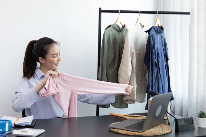 Fashion: Viele sehr billige Kleidungsstücke sind oft aus minderwertigen Materialien hergestellt. Kleidungsstücke