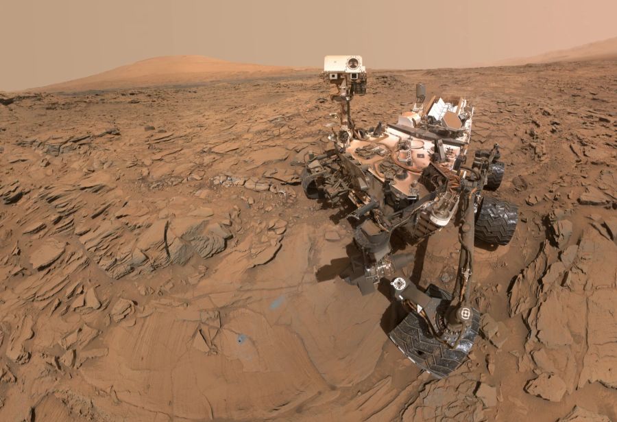 «Curiosity», hier zu sehen auf dem Naukluft Plateau am Mount Sharp, startete 2011 ins Weltall.