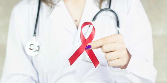 Der WHO zufolge gibt es auch in Europa 3 Millionen HIV-infizierte Personen. hiv europa