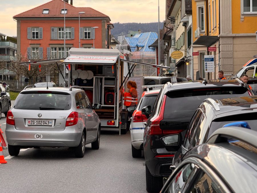 Ein sechsjähriger Bub verstarb trotz rascher medizinischer Hilfe noch auf der Unfallstelle.