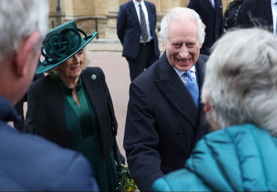 King Charles strahlt über beide Ohren - laut einer Körpersprache-Expertin hat er seine Fans vermisst.