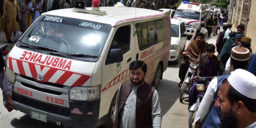 Krankenwagen Bus Pakistan Terror