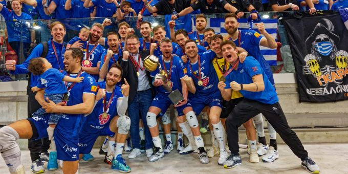 Volley Amriswil gewinnt am Donnerstag, 18. April 2024, gegen Volley Schönenwerd mit 3:0. Siegesfeier des Volley Amriswil