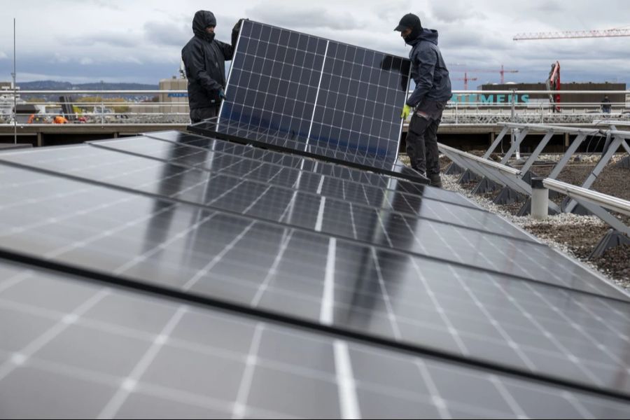 «Für den Rest des Jahres sind wir, sinnbildlich gesprochen, auf Energieimporte wie Öl, Gas oder Uran angewiesen», erklärt SES-Geschäftsleiter Nils Epprecht gegenüber «SRF». (Symbolbild)