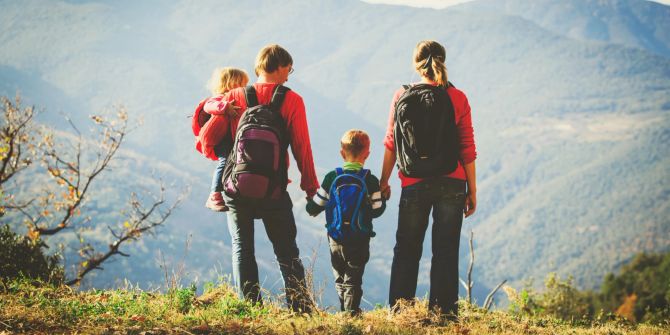 Familie auf Wanderschaft