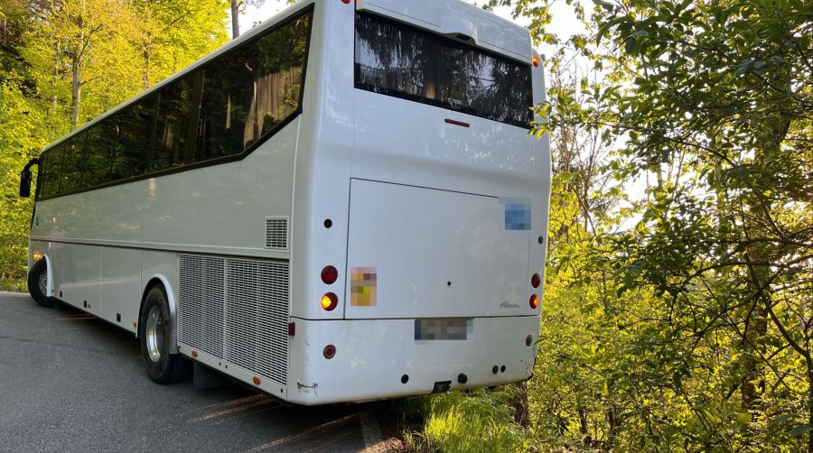 Folglich wurde die Passstrasse auf der Nordseite während fünf Stunden für den Verkehr gesperrt.