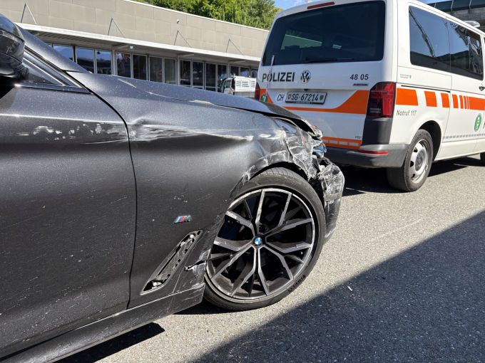An den Fahrzeugen entstand Sachschaden. Sachschaden