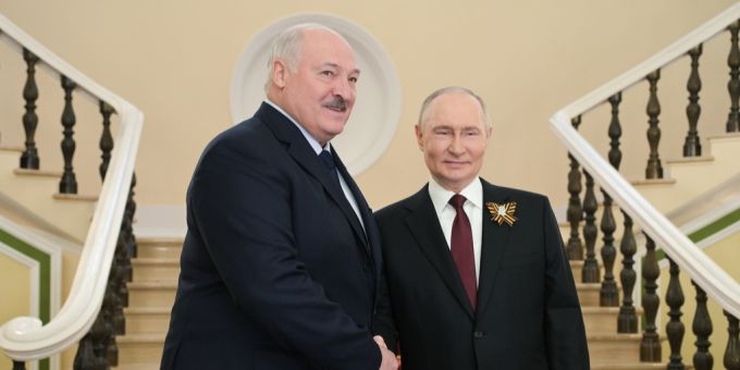 Der belarussische Präsident und Putin-Verbündeter Alexander Lukaschenko wettert gegen die EU. lukaschenko