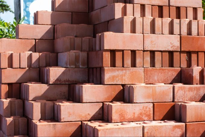Immobilien: Zunehmend werden auch Recyclingmaterialien beim Bau eingesetzt. Bau