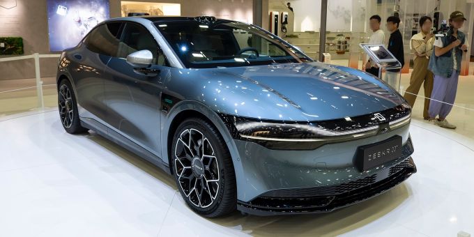 Der Zeekr 07 wurde Ende 2023 in China eingeführt und zeichnet sich durch ein futuristisches Design und fortschrittliche Technologie aus. Zeekr 07