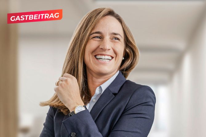 Porträtfoto Frau langhaarig blond