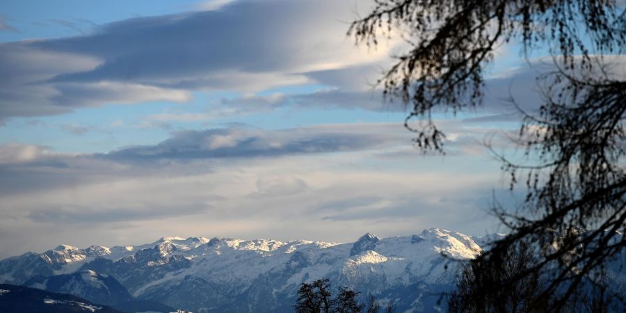Blick aufs Tennengebirge im österreichischen Bundesland Salzburg: Eine Familie mit drei Kindern aus Baden-Württemberg steckte im Tennengebirge in einem Altschneefeld fest.