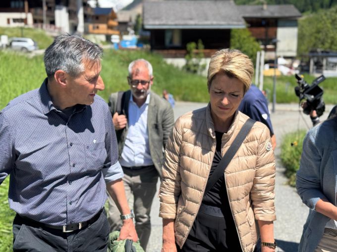 Karin Keller-Sutter am Freitagnachmittag in Blatten. Blatten