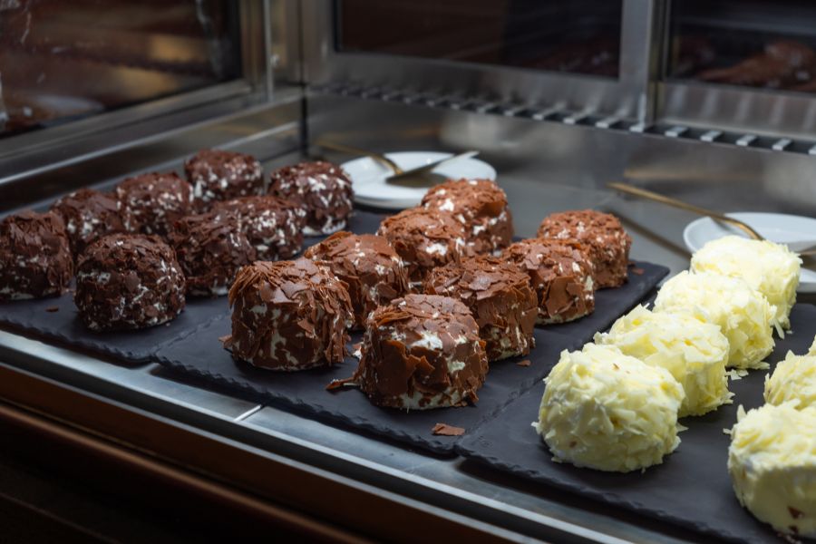 Süssspeise Vitrine Schokolade Praline