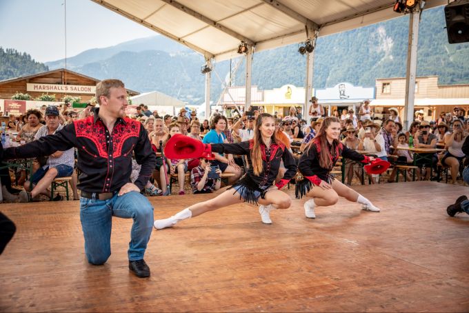 Show-Einlagen dürfen beim Event nicht fehlen. trucker und country festival
