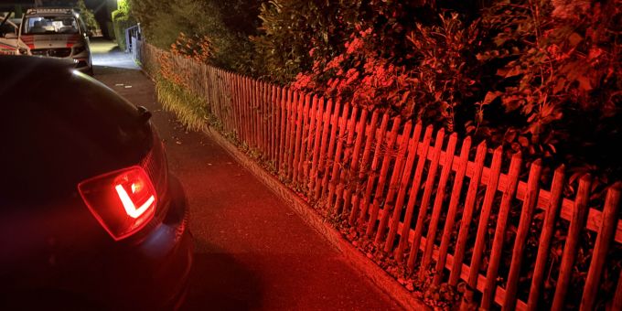 In Wohlen kollidierte ein Auto mit einem Gartenzaun. Selbstunfall Wohlen